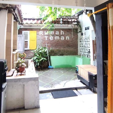 Rumah Teman Hostel Семаранг Екстериор снимка