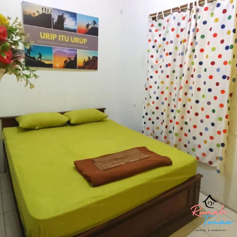 Rumah Teman Hostel Семаранг Екстериор снимка